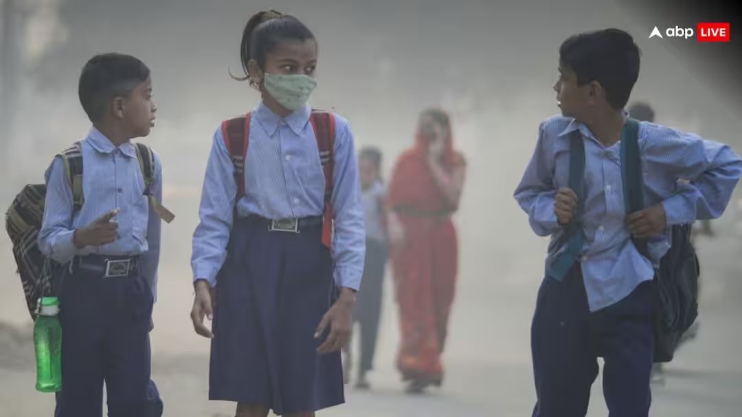 CurrentByte's tweet image. #AirPollution नोएडा-गाजियाबाद की हवा में फिर से बढ़ा प्रदूषण, गंभीर श्रेणी में पहुंची हवा, सांस लेना हुआ दूभर

नोएडा-गाजियाबाद में नवंबर के आखिरी हफ्ते में जहरीली हवा में थोड़ा सुधार हुआ था l  लेकिन अब इसमें एक बार फिर से बढ़ोतरी देखी गई है l  लोनी में सबसे अधिक एक्यूआई दर्ज किया…