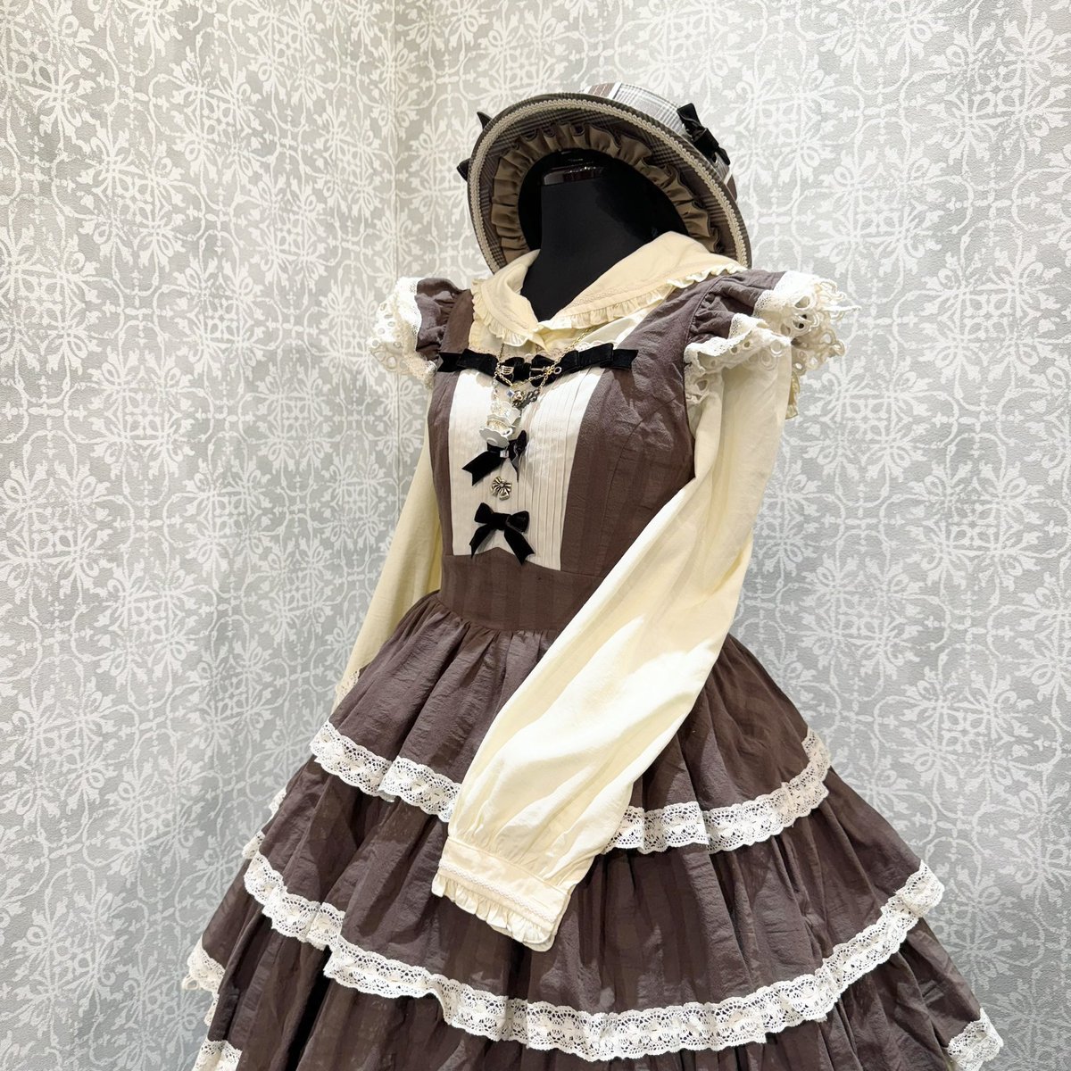 星箱Works】 ⭐️pickup item キャラメルカヌレ ブラウス col.ブラック