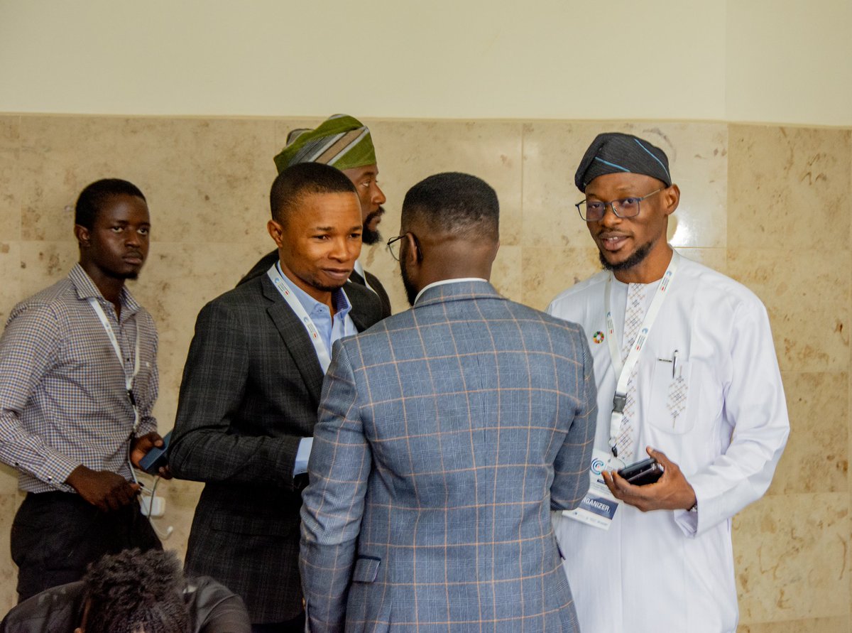 olasunmich's tweet photo. 𝐎𝐧 𝐍𝐞𝐭𝐰𝐨𝐫𝐤𝐢𝐧𝐠 

In any gathering you find yourself, attempt to expand your network. 

Don't attend any seminar because of material and financial benefits. Let knowledge acquisition and networking be your goal. https://t.co/KdNjkFfXbj