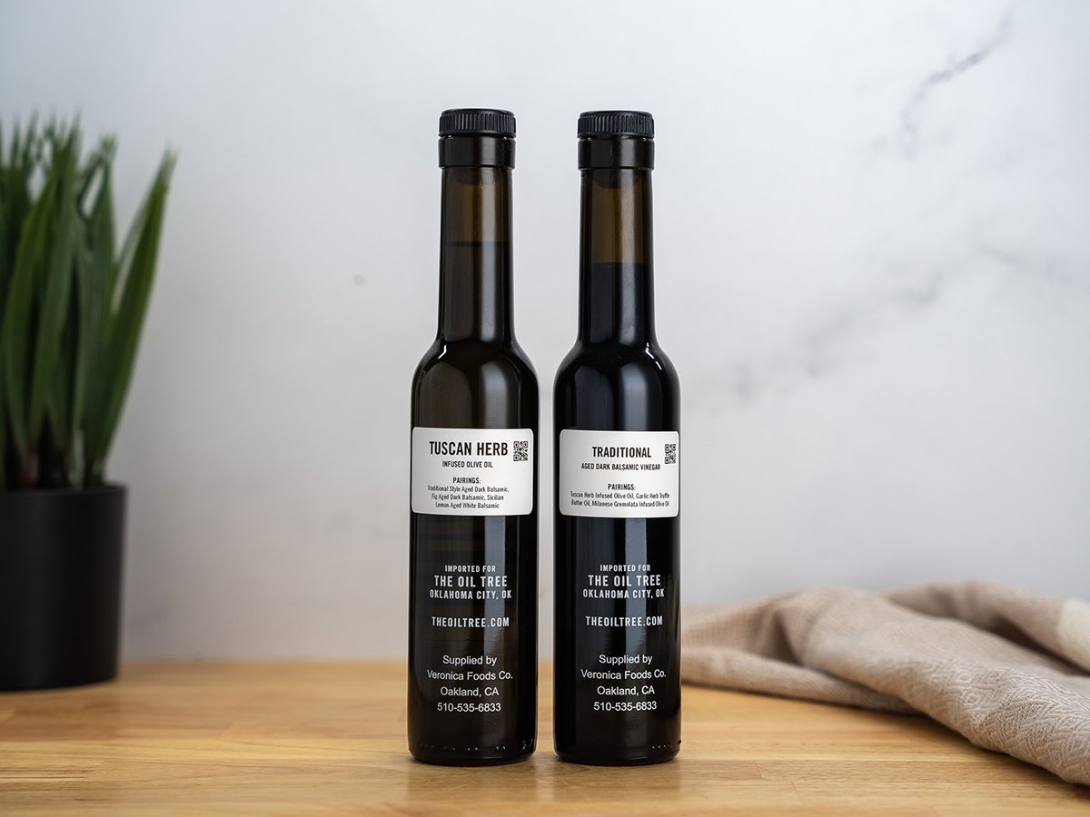 TheOilTree's tweet photo. Olive You, Balsamic Babe: Christmas Goodies Inside 🎁 - https://t.co/Dc13E9gTHc https://t.co/V6Dp4y7kXb