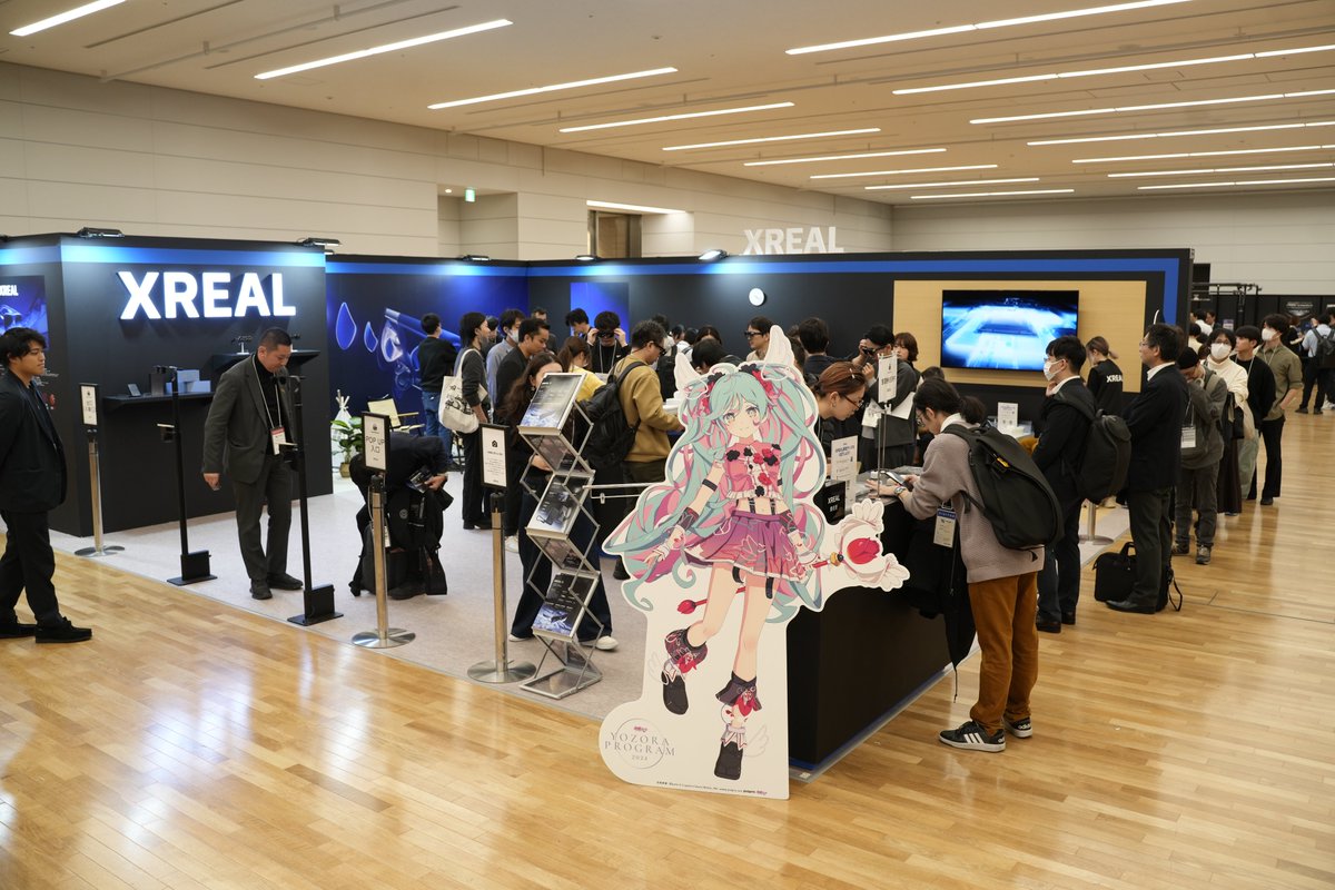 XREALJapan's tweet image. ＼XREAL &amp;amp; Gugenka - XR Kaigi 2025／
出展のお知らせ

12月2日(火)・3日(水)に東京ポートシティ竹芝で開催される
XR/メタバース国内最大級カンファレンス「XR Kaigi 2025」に、
Gugenka と共同出展いたします！

会場では、XREAL Oneシリーズで“臨場感あふれる3Dライブ”を再体験できる…