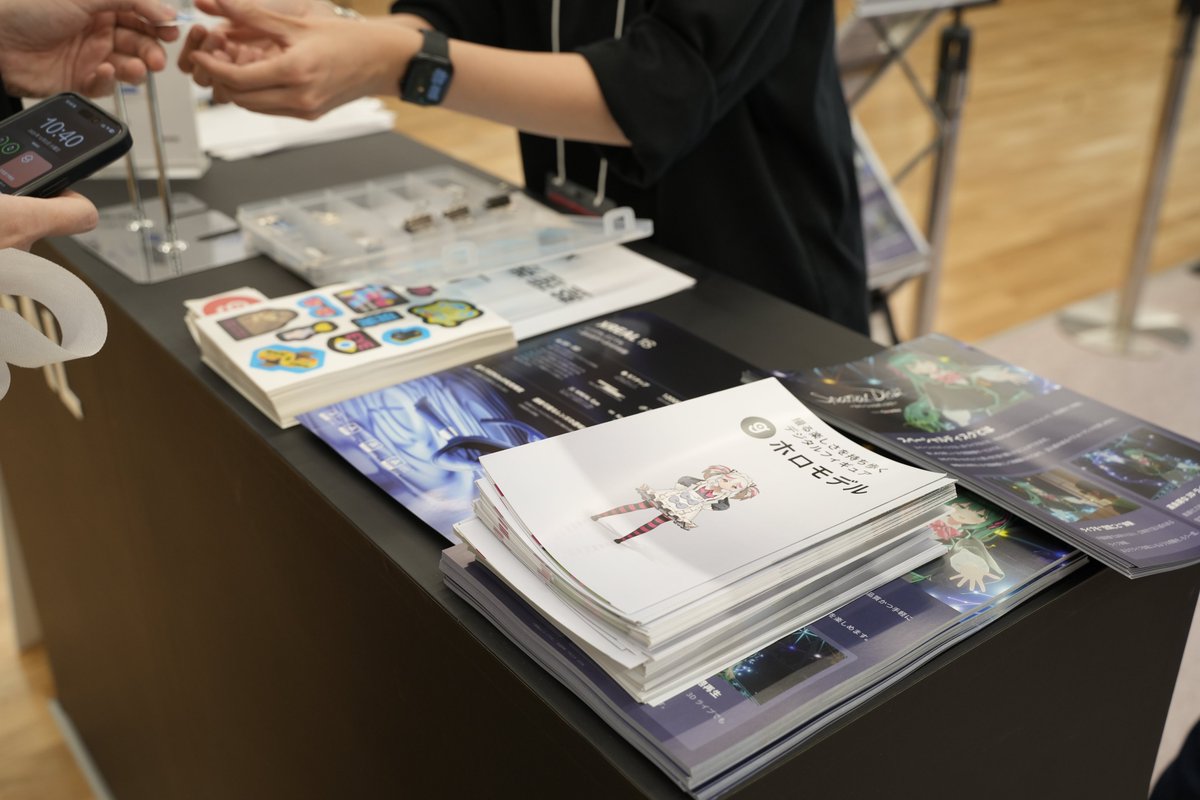 XREALJapan's tweet image. ＼XREAL &amp;amp; Gugenka - XR Kaigi 2025／
出展のお知らせ

12月2日(火)・3日(水)に東京ポートシティ竹芝で開催される
XR/メタバース国内最大級カンファレンス「XR Kaigi 2025」に、
Gugenka と共同出展いたします！

会場では、XREAL Oneシリーズで“臨場感あふれる3Dライブ”を再体験できる…