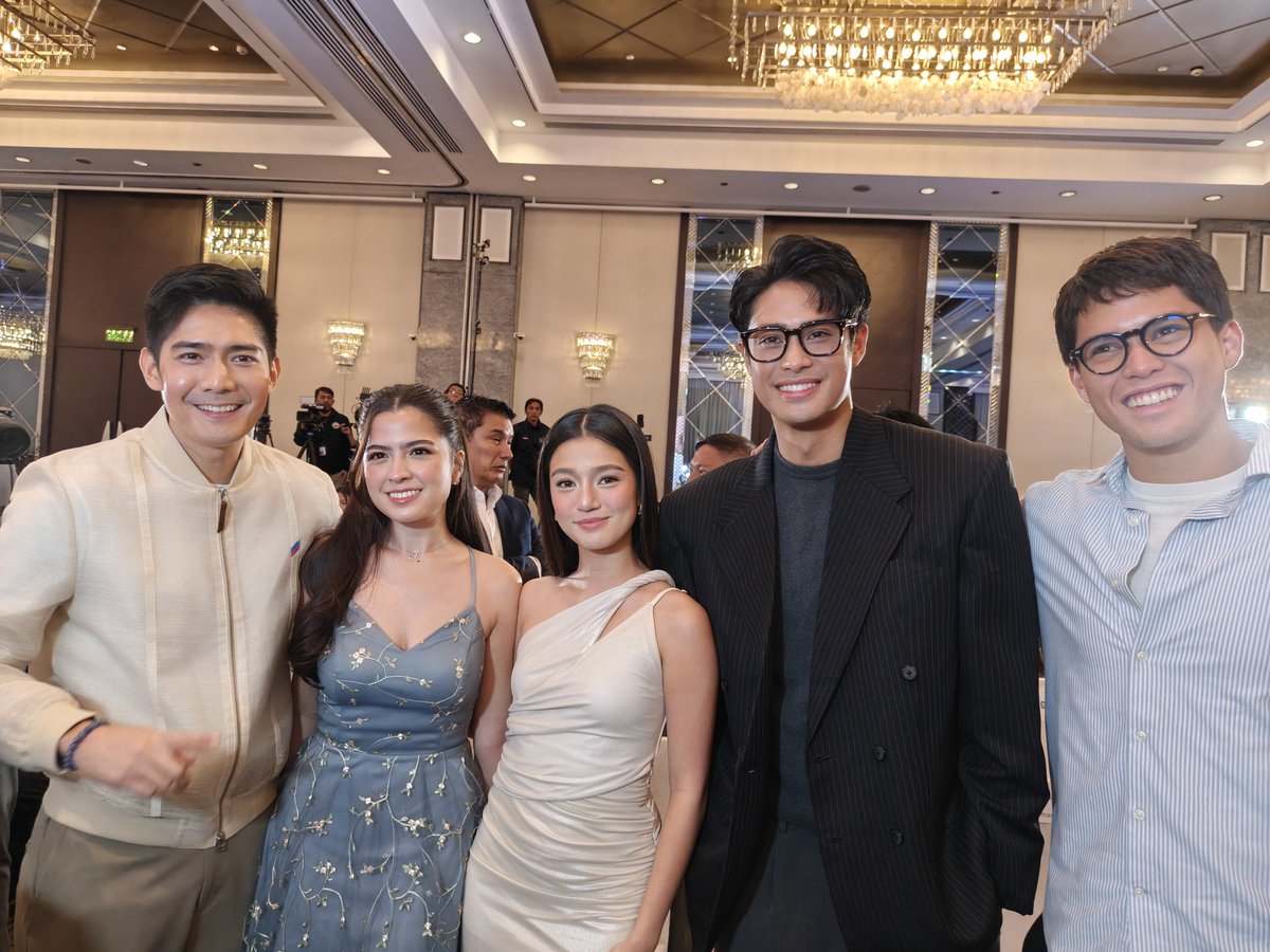 #Kapamilya stars get ready to receive their trophies at the 2025 Anak TV Awards! Congratulations, everyone! ❤️💚💙

#abscbnpr #fyp <a href="/robertmarion/">Robi Domingo</a> <a href="/alexailacad/">Alexa Ilacad ☾</a> <a href="/bellemariano02/">Belle Mariano</a> <a href="/donnypangilinan/">Donny</a> <a href="/kyle_echarri/">Kyle Echarri</a>