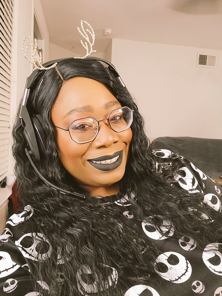 MunchkinDoom's tweet image. We are starting our holiday #tistheseasontoplay stream sponsored by @LogitechG &amp;amp; gaming with family @Alwayslawlzing 
Twitch.tv/munchkindoom 
Come catch up &amp;amp; get cozy as we gigglenthe night away! #logitechg #ad #logitechgpartner