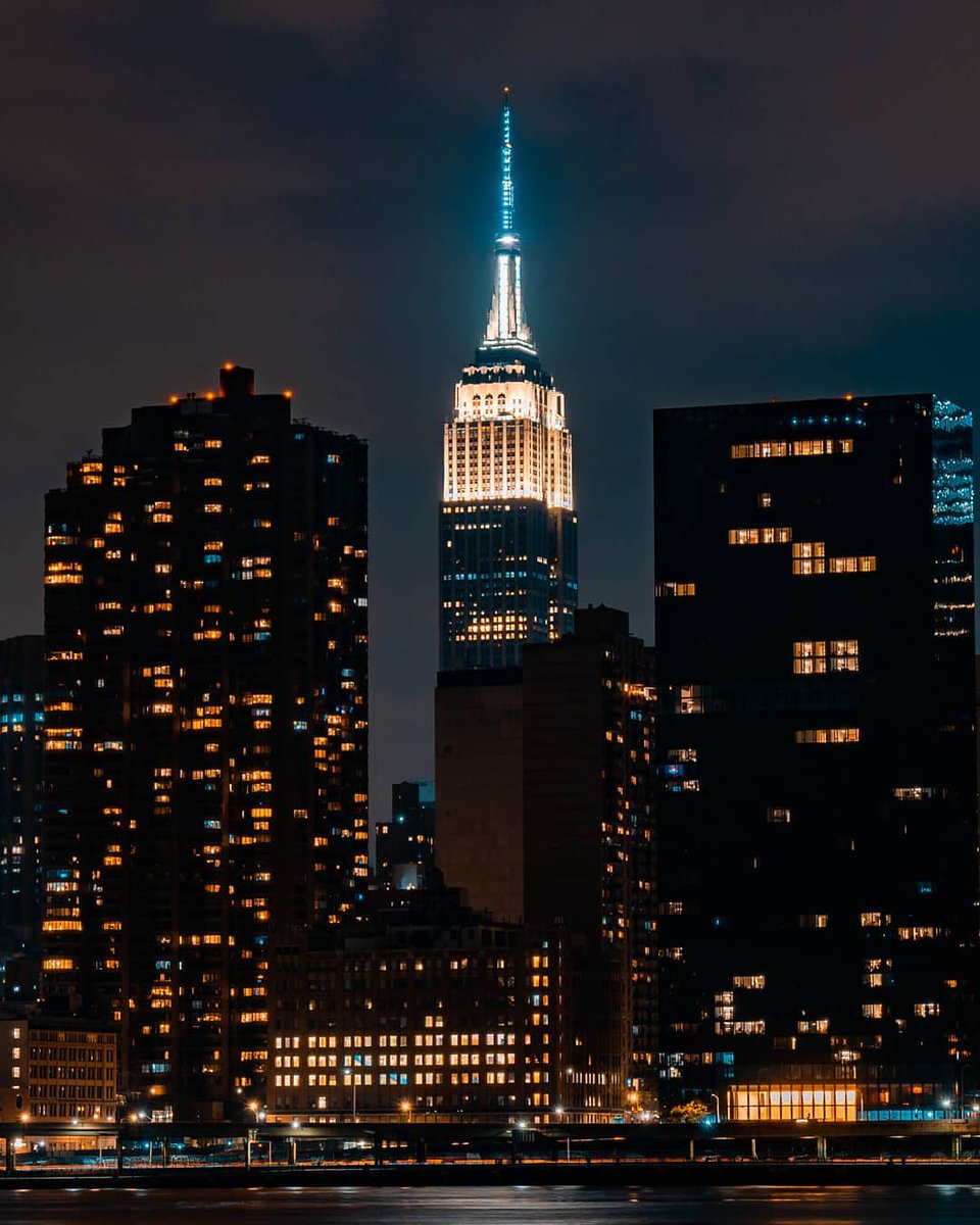 EmpireStateBldg's tweet image. Guiding your way home 

📷: mitzfoto/IG