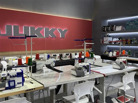 jingLi1149079's tweet image. Domestic &amp;amp; industrial sewing machines, overlocks, motors, parts &amp;amp; cutting machines with 21 yrs’ expertise. Trusted by global buyers.
jukkymachine.com | doris@jukky.com
 #sewingmachine #industrialsewing #overlockmachine #sewingparts