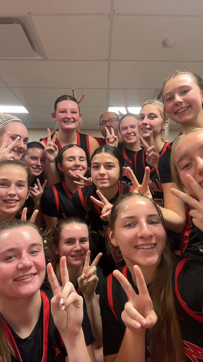 GirlsBkb's tweet image. The Eagles improve to 2-0 with the win over Anderson.  @gabbyhoops32 and @Kylie_perone44 each had 18 points to lead the scoring. Gabby also led the team with 7 assists and 6 steals.  Next up is Turpin on the road on Thursday.