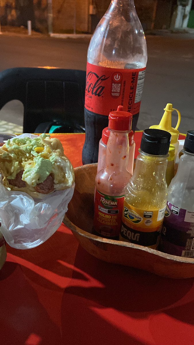 Como saber se vc sabe que está comendo um cachorro quente goiano ?!
Larica Master