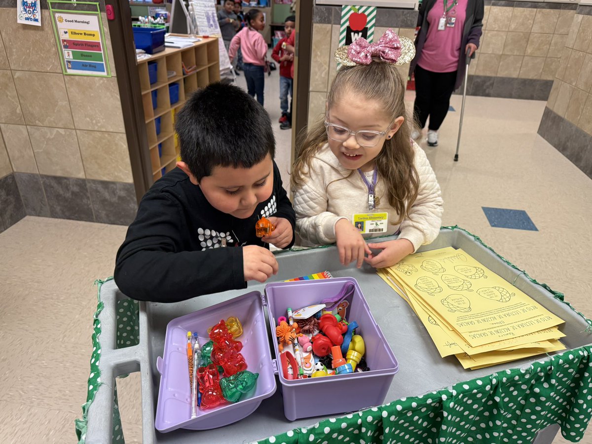 MrsFriendTweets's tweet image. Hard work pays off! Students who completed their Thanksgiving Break Reading and Math Challenge earned a prize from the treasure box today. Love seeing their excitement for learning! 🎁✨ #GardensElementary #pisdmathchat
