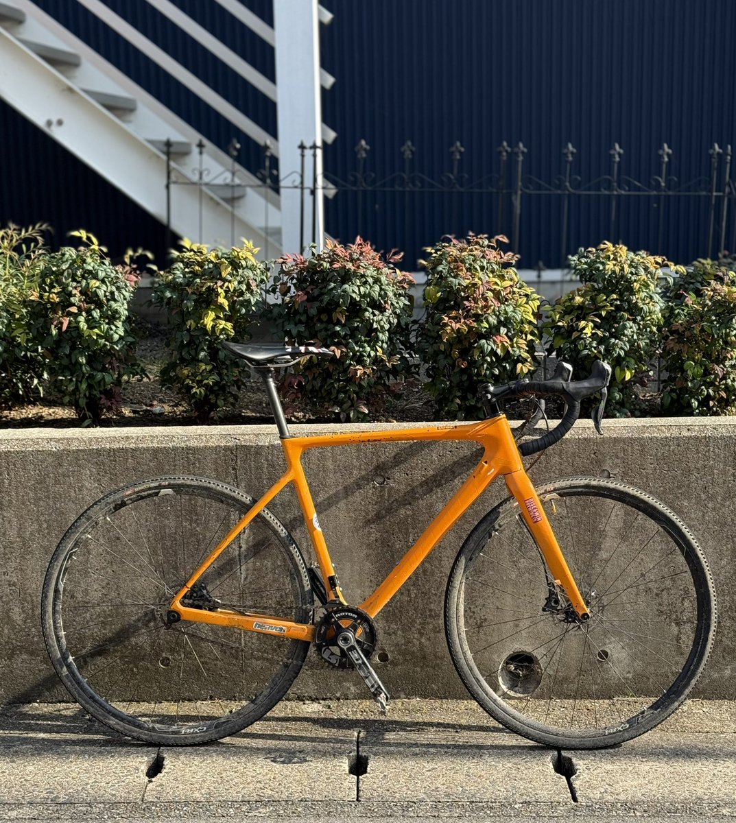 briantitanium's tweet photo. 全日本選手権用のバイクが組めた。
チェーン切らないとパンク修理もできないけど、参加することが重要。
#sscx https://t.co/C4lK50OVHe