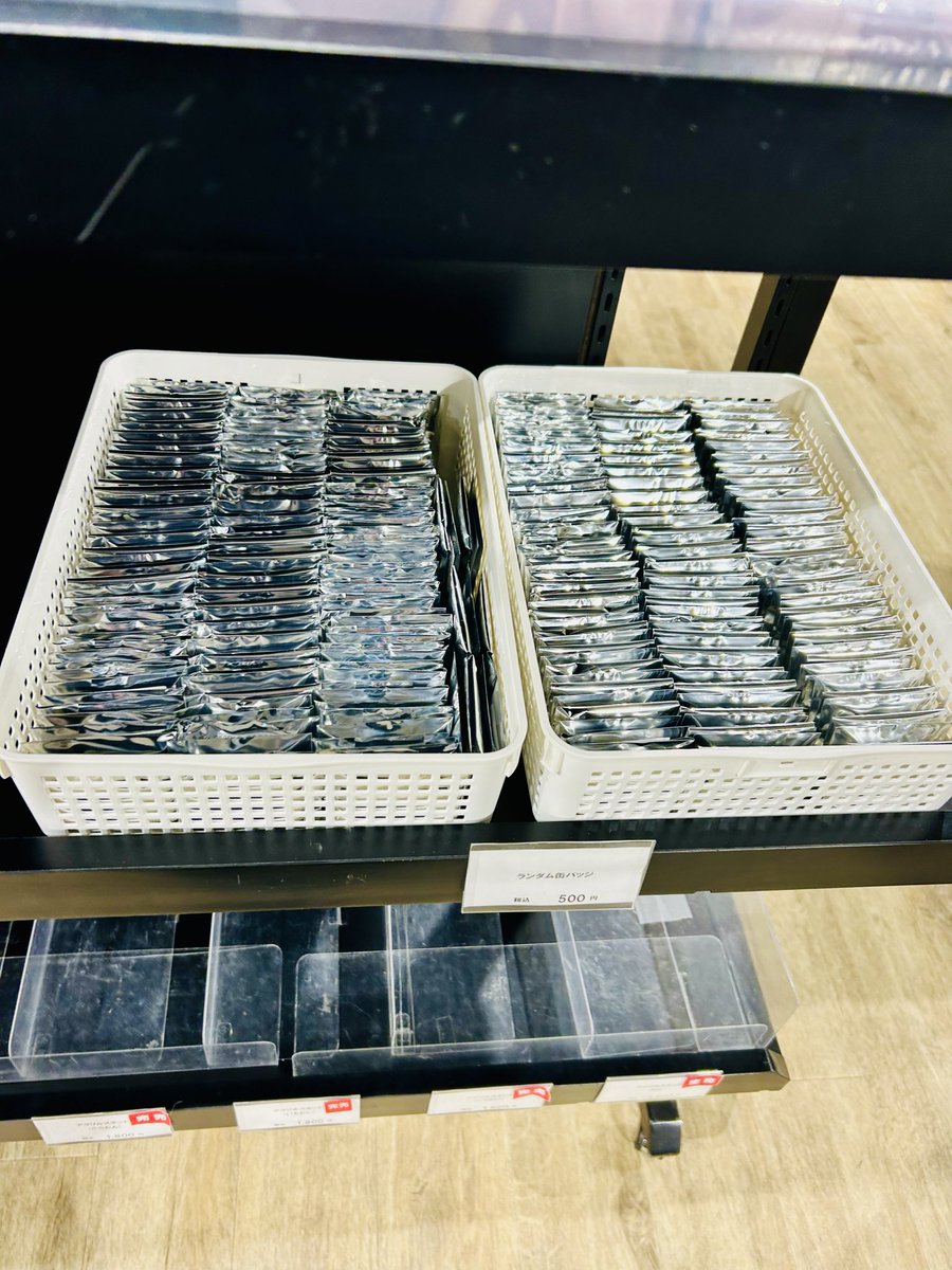 ニート部VSクリエ組PUS ポップアップストアの在庫状況 予告どおり