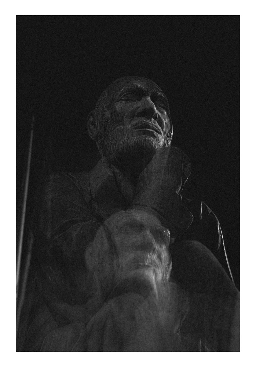 Unmoored

#streetphotography #streetphotographer #moody #cinematic #kamloops #noir #photographyisart #blackandwhitephotography