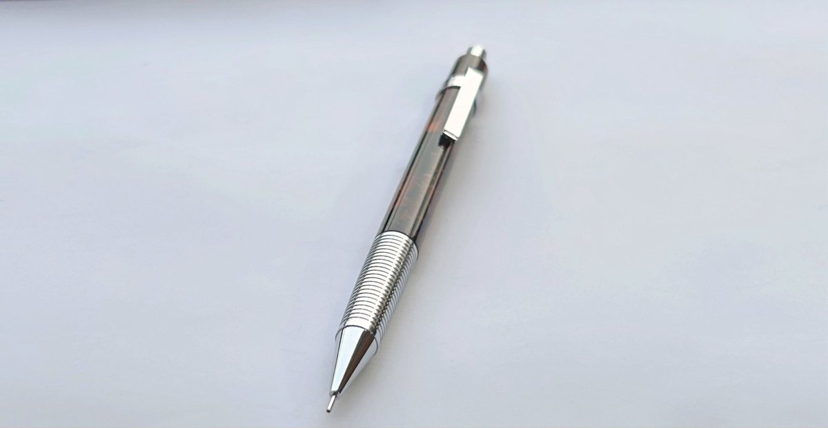 #文房具物販
#文房具トレード

クラフトエーのアクリル ブラウン
14000くらいで売りたいです
トレードもいけます