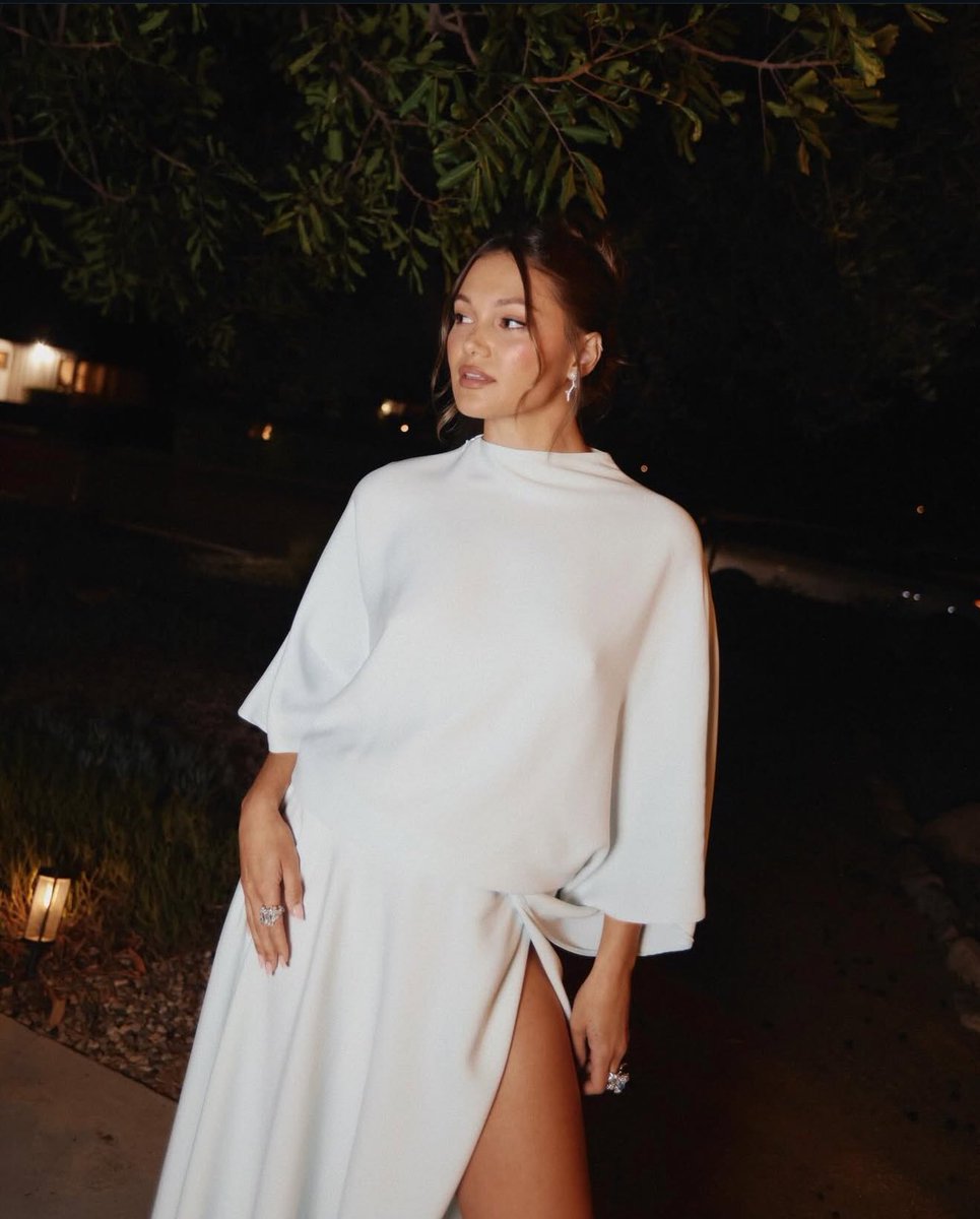 basicolivian's tweet image. her looks have been eating lately and this is def one of my faves