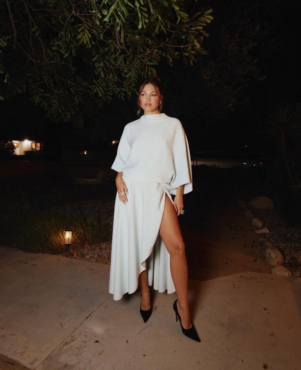 basicolivian's tweet image. her looks have been eating lately and this is def one of my faves