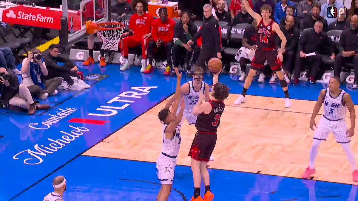 Josh Giddey in attack mode!

@JoshGiddey | #SeeRed 