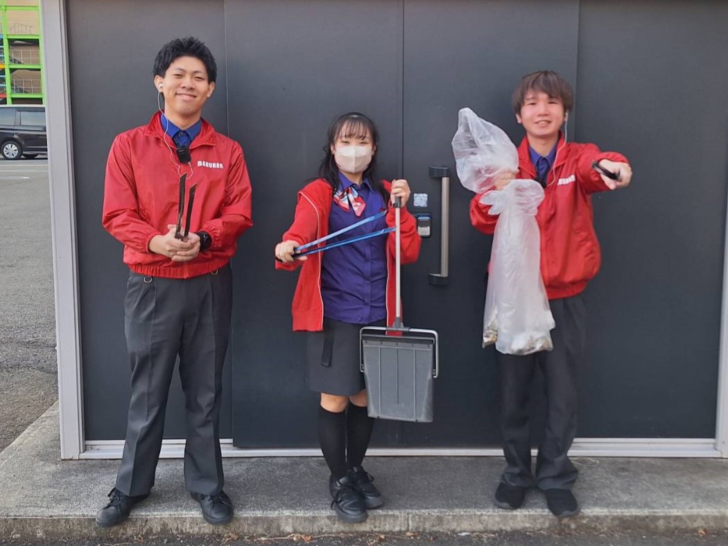 マルハン厚木店スタッフが地域の清掃に行きました。 肌寒くなってきた