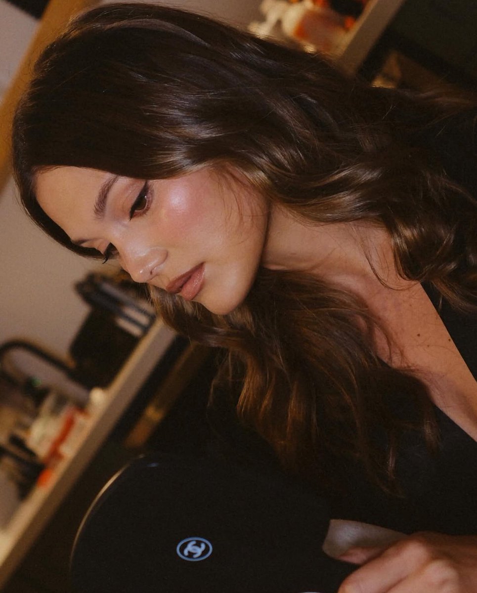 basicolivian's tweet image. oh she is just so beautiful 🫠