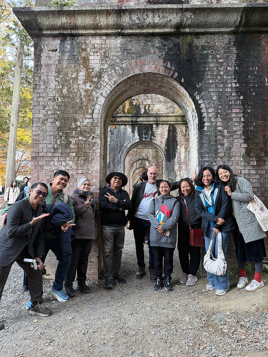 kucseas's tweet image. 🍁秋の散策ツアーin東山🍁
先週末には客員研究者と教員の有志がそろって #永観堂、#南禅寺 方面の紅葉散策を楽しみました。10年以上前に故・清水展先生のアイデアで始まったCSEASの #国際交流 イベント、今年も、お天気にも参加者にも恵まれ、楽しいひとときとなりました。