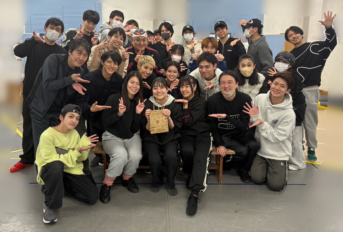 🎉北村さんお誕生日おめでとうございます🎉

アンサンブル #北村瞳 さんの
お誕生日をお祝いさせていただきました💐✨

#ロミミュ 開幕に向けて、日々稽古に励んでいます！
ぜひご期待ください◎

🔔チケット一般販売中！
romisora-musical.com/ticket