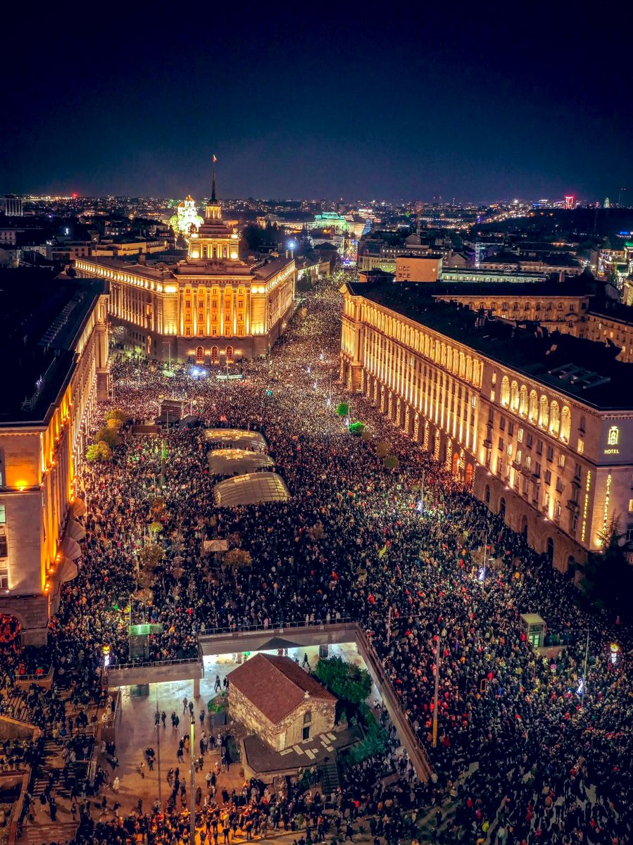Velina Tchakarova tweet media