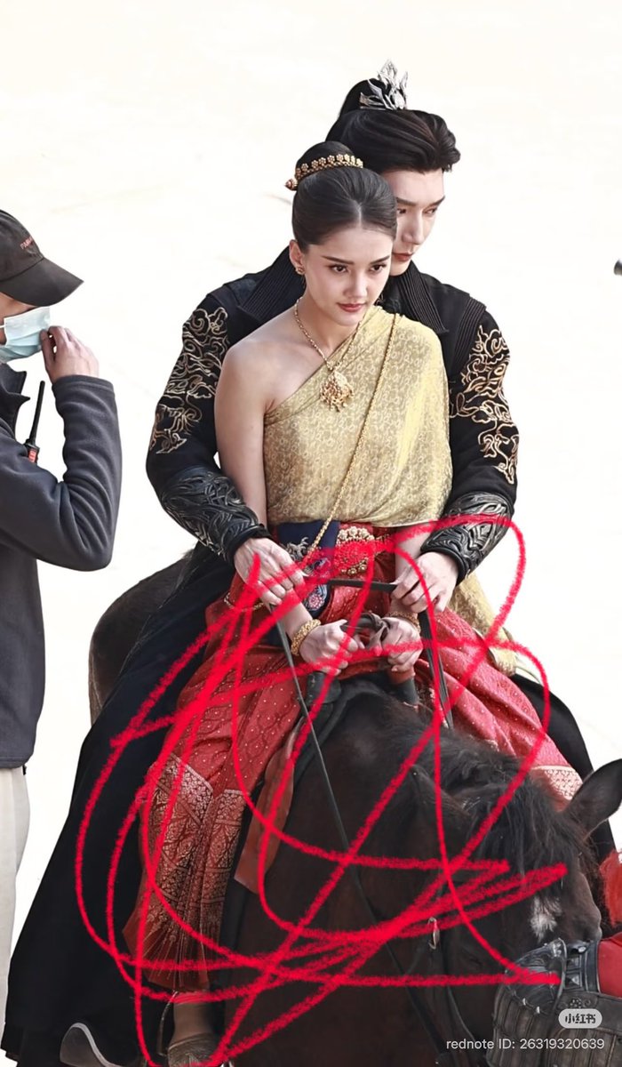 hayoungpaws's tweet image. อมก เรื่องอะไรนะ พระเอกใส่ชุดพีเรียดจีน นางเอกใส่ชุดพีเรียดไทย เห็นว่าเป็น short drama ที่ร่วมผลิตระหว่างไทย-จีน น่าสนใจมาก