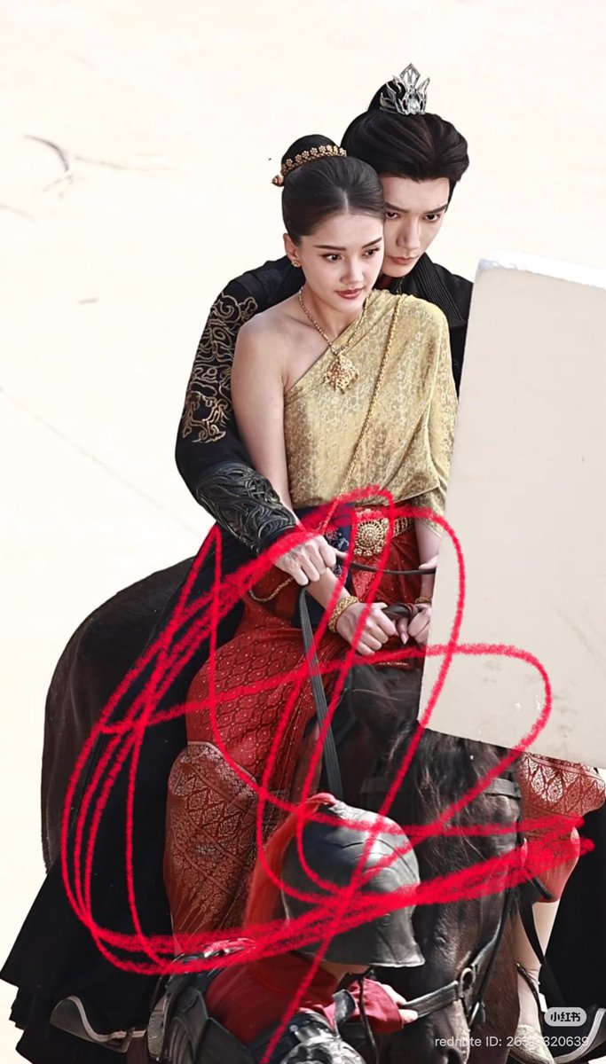 hayoungpaws's tweet image. อมก เรื่องอะไรนะ พระเอกใส่ชุดพีเรียดจีน นางเอกใส่ชุดพีเรียดไทย เห็นว่าเป็น short drama ที่ร่วมผลิตระหว่างไทย-จีน น่าสนใจมาก