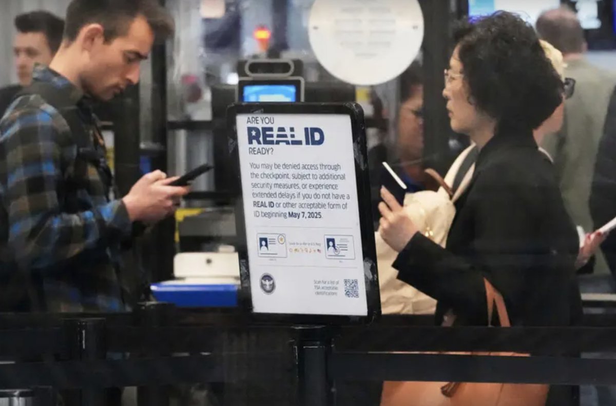 ➡️ Lo que debes saber de la nueva cuota de $45 que deberás pagar en los aeropuertos si vas a viajar y no tienes Real ID.

👉 Detalles bit.ly/4a9gPn5