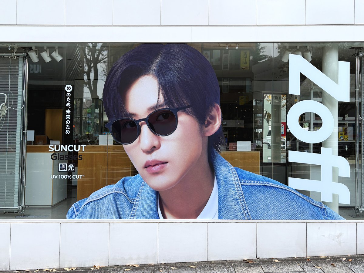 Zoff 原宿店の店頭ラッピングが更新📸 アンバサダーの #目黒蓮 さんの