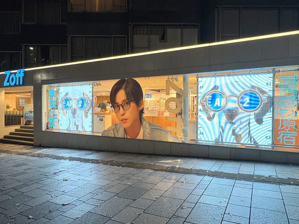 Zoff 原宿店の店頭ラッピングが更新📸 アンバサダーの #目黒蓮 さんの