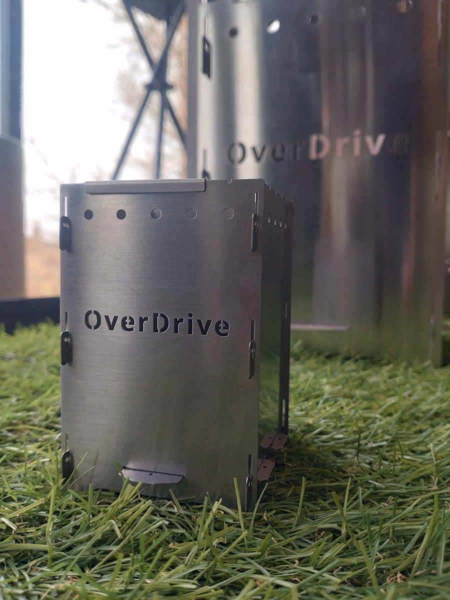 phoenix_Aomori's tweet image. ショップオープンしております😀

フェニックスライズの焚火台「OverDrive」のミニチュアです🤗
灰受けのロストル、五徳まで精巧に再現！
キャンプ時のカトラリーケースなどにどうぞ🍴

本日もショップは19時まで営業しております！