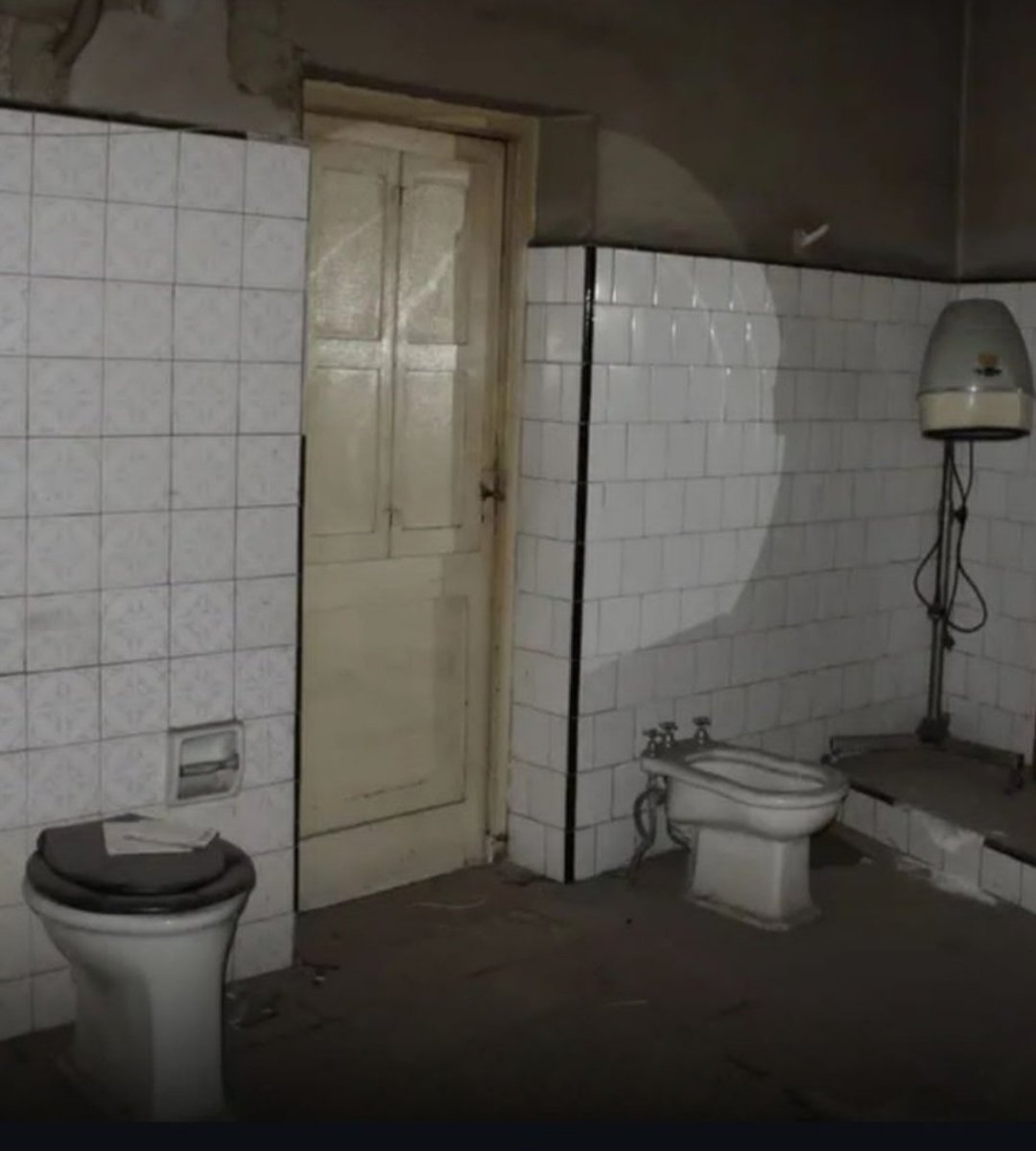 Cuando el cliente te pide un "baño amplio"... 
👇🏻👇🏻👇🏻