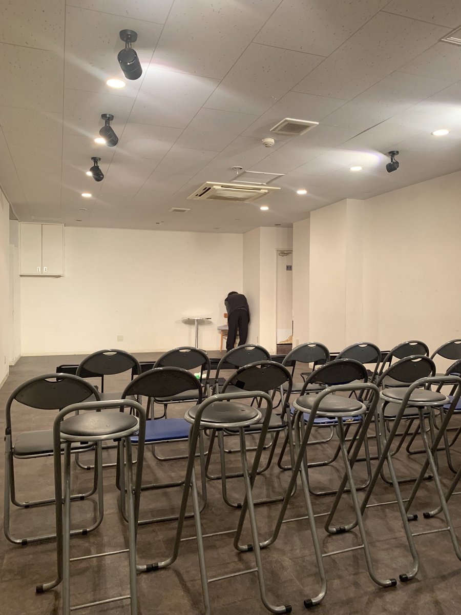 吉田くんと2人で仕込み。
1時間半で終わりました。
ちなみに吉田くんはバミりしかしてません。