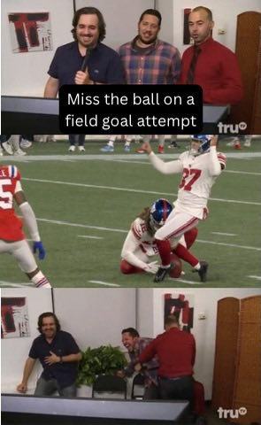 tfizz29's tweet photo. Why is there always issues with the damn @giants kickers #koo #nfl #mnf #ohno @barstoolsports https://t.co/5reyVcSPbz