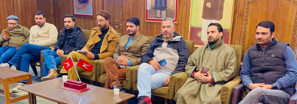 ReyazRehim's tweet image. Provincial President YNC Kashmir, @Mir_Mushtaq_, presided over a provincial-level meeting of #YNC functionaries and office bearers at the party headquarters, Nawa-e-#Subha.