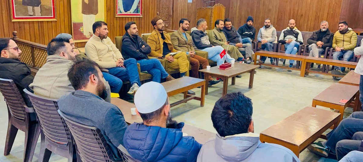 ReyazRehim's tweet image. Provincial President YNC Kashmir, @Mir_Mushtaq_, presided over a provincial-level meeting of #YNC functionaries and office bearers at the party headquarters, Nawa-e-#Subha.
