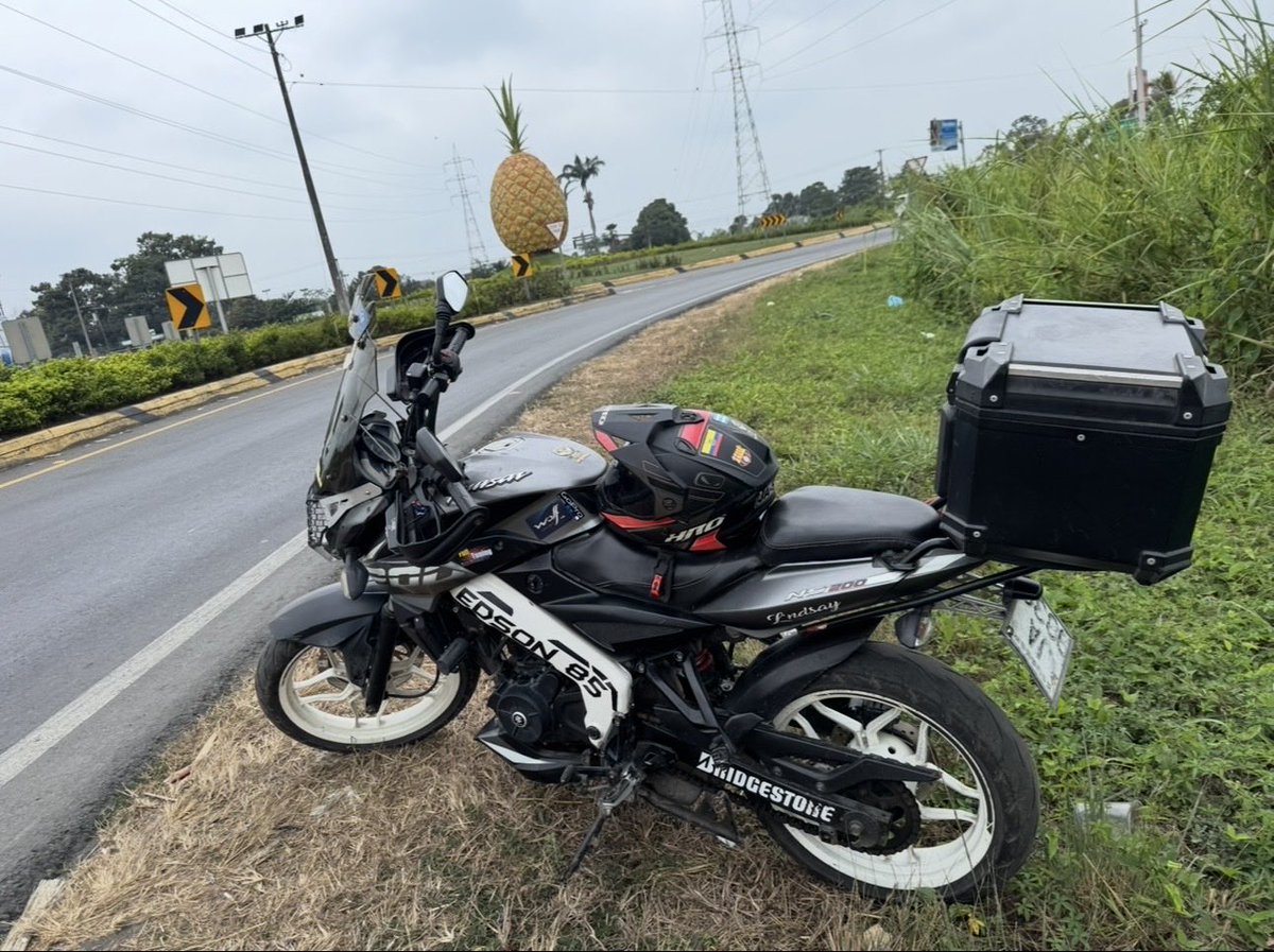 edsonlozada's tweet image. 📣 SE VENDE – BAJAJ PULSAR NS200 (2022) 🟦🔥

¡Potencia, estilo y rendimiento en una sola moto!

🔥 Características:
• Marca: Bajaj
• Modelo: Pulsar NS200
• Año: 2022
• Cilindraje: 200 cc
• Kilometraje: 35.000 km
• Estado: óptimo funcionamiento, excelente mecánicamente, sin…