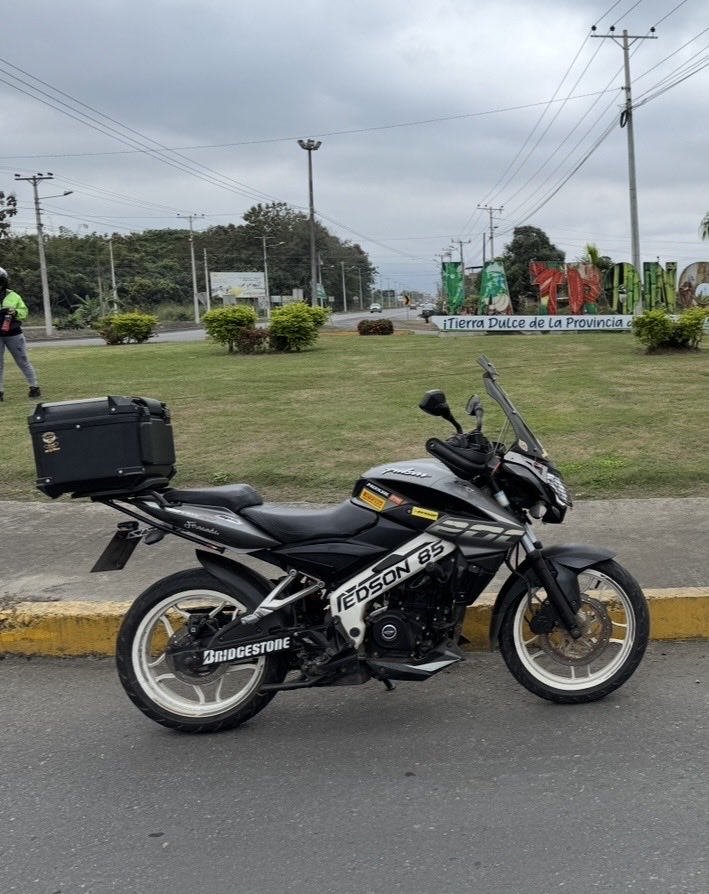 edsonlozada's tweet image. 📣 SE VENDE – BAJAJ PULSAR NS200 (2022) 🟦🔥

¡Potencia, estilo y rendimiento en una sola moto!

🔥 Características:
• Marca: Bajaj
• Modelo: Pulsar NS200
• Año: 2022
• Cilindraje: 200 cc
• Kilometraje: 35.000 km
• Estado: óptimo funcionamiento, excelente mecánicamente, sin…
