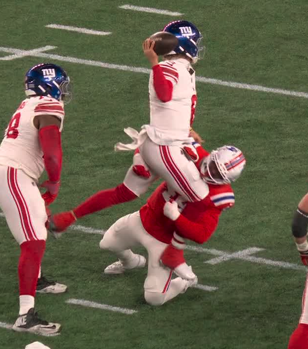 HOW DID JAXSON DART GET THIS PASS OFF?!? 😳 