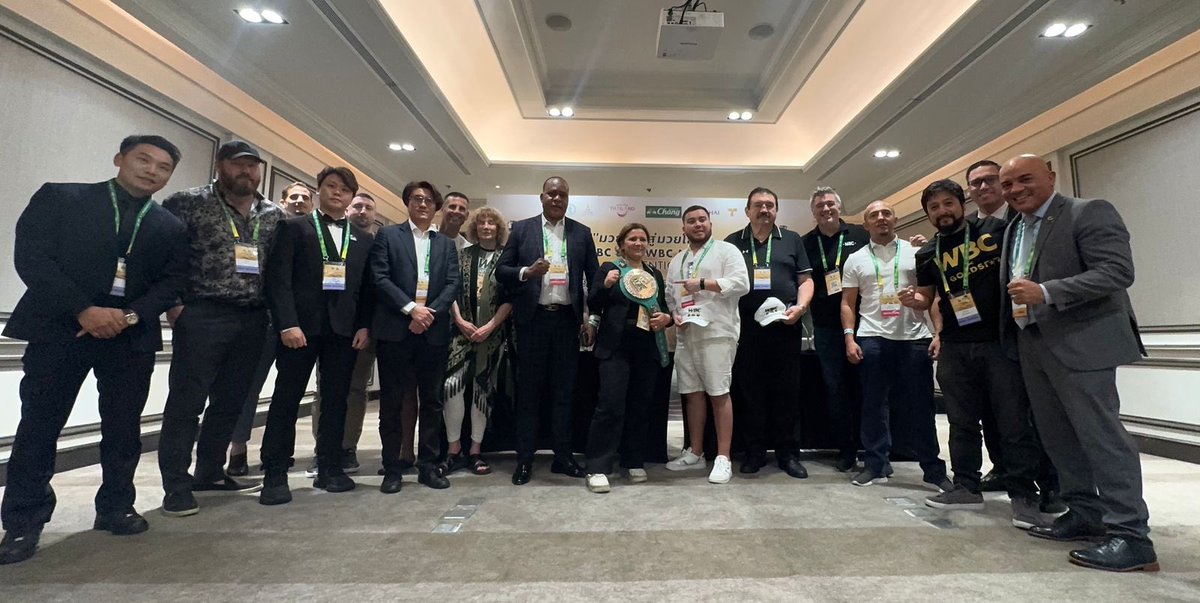 Gran reunión con la familia <a href="/WBCBoxing/">World Boxing Council</a> amateur en la convención #wbcbankok63 <a href="/marcosarienti/">Marcos Arienti</a> 🙏🏼❤️🥊🇹🇭 #WBCconvention
<a href="/wbcmoro/">Mauricio Sulaiman</a>