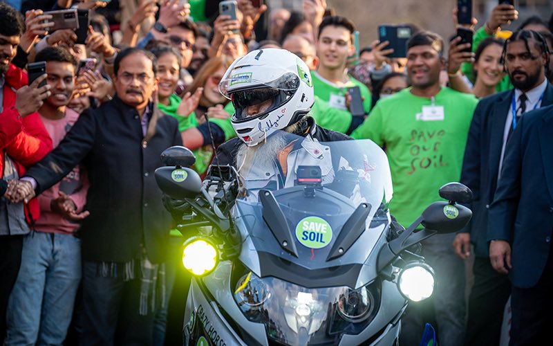 SadhguruJV's tweet image. One who is constantly Resting within oneself is capable of endless Activity. #SadhguruQuotes