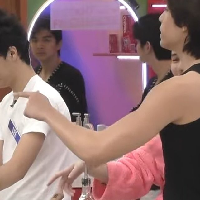 rave wearing ash’s sweater on today’s livestream 😭 cutie 

#AshRave