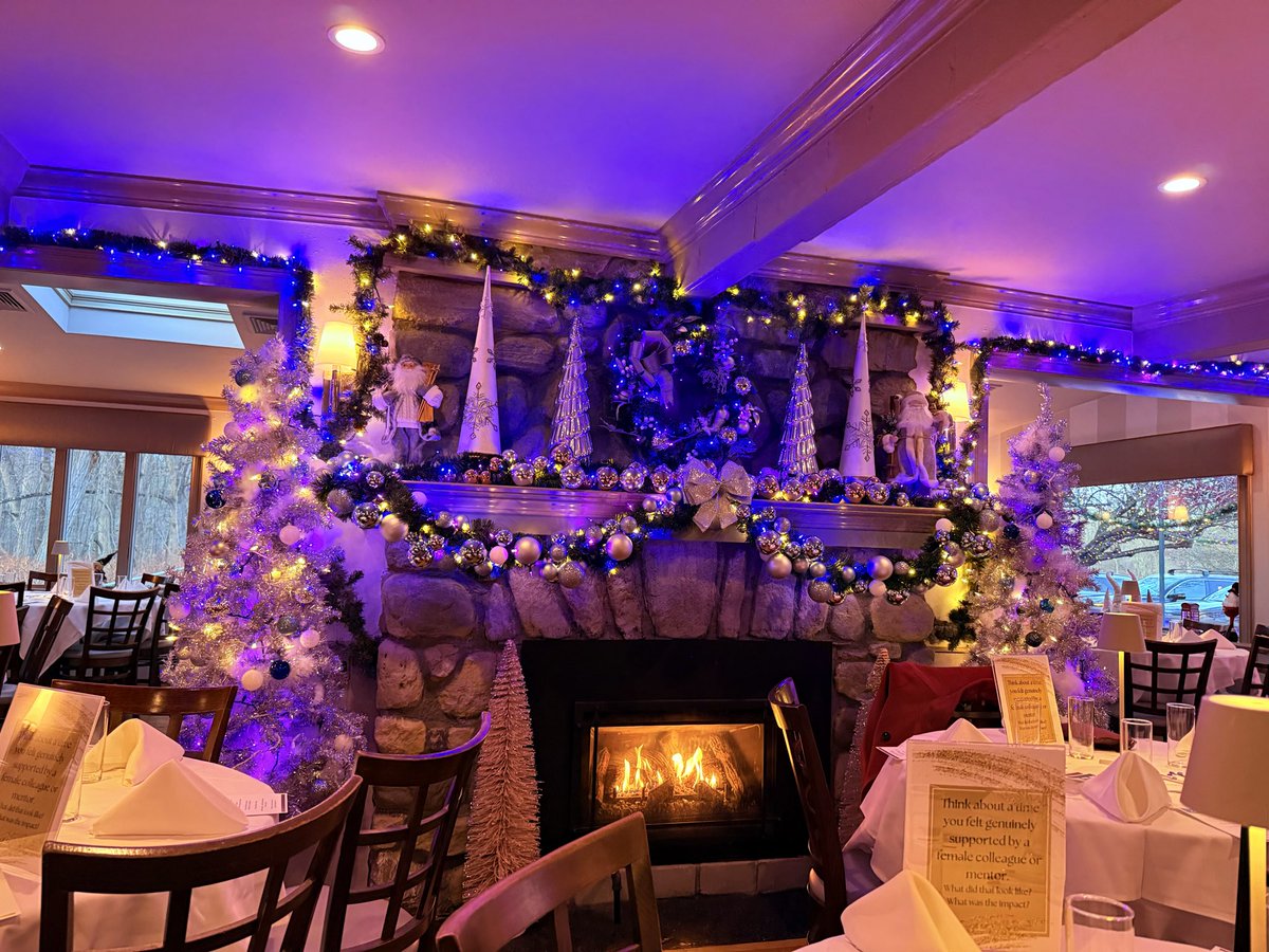Diamond_Mad27's tweet photo. A successful and (extremely) well attended event at @LHV_NYSAWA “Lift as We Climb” event. There were genuine connections, networking activities, and thoughtful conversations. We look forward to seeing you at our next event + More info to follow on our upcoming book club. https://t.co/RuT0KxkgG2