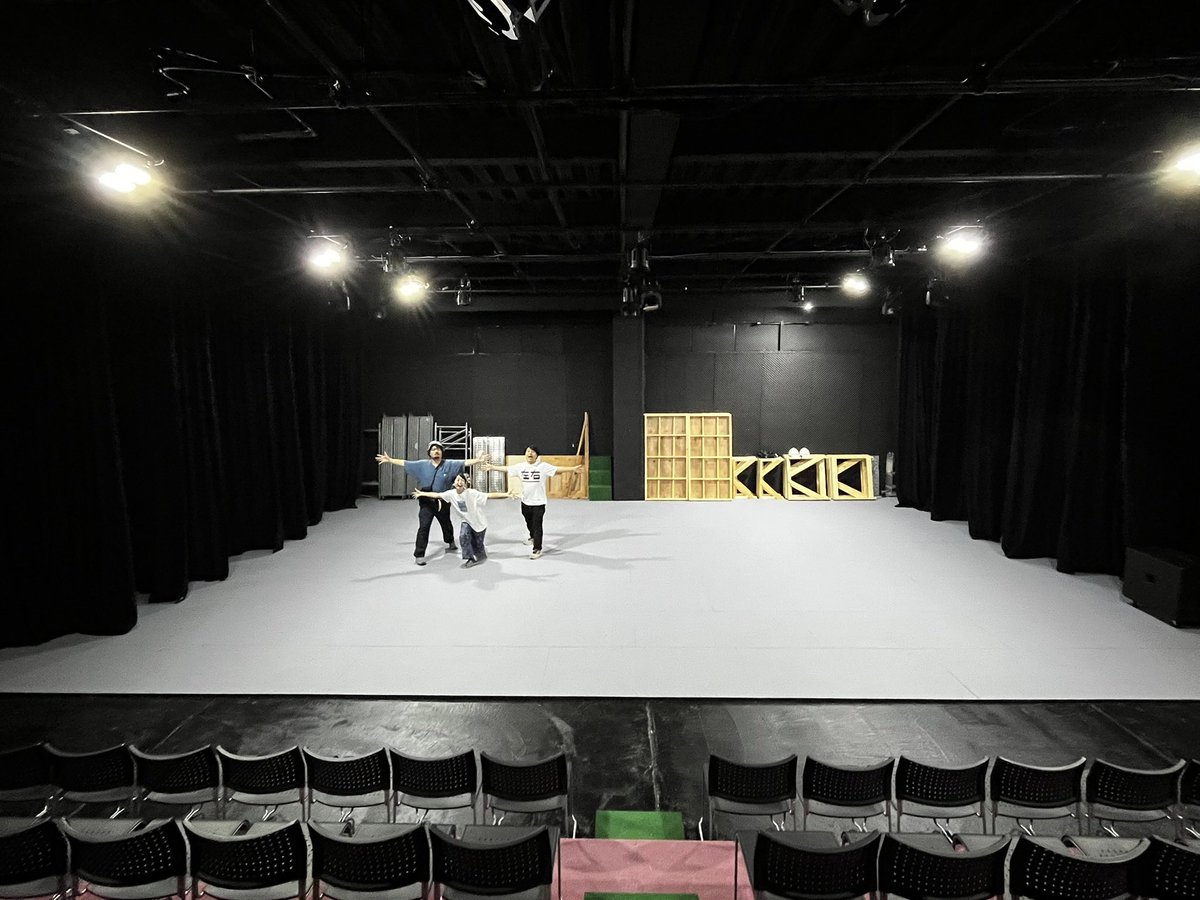 舞台に出演します！！

『8hのメビウス』深化版

秋田🐕2026.1.31-2.1 ◀︎チケット発売中！
東京🐩2026.4.15-4.20

夏に引き続き、冬の秋田でウンゲツィーファのみなさんと滞在制作できるなんて…

新しくできたアートボックス卸町での公演！楽しみ！演出助手もします✌️

pal-base.org