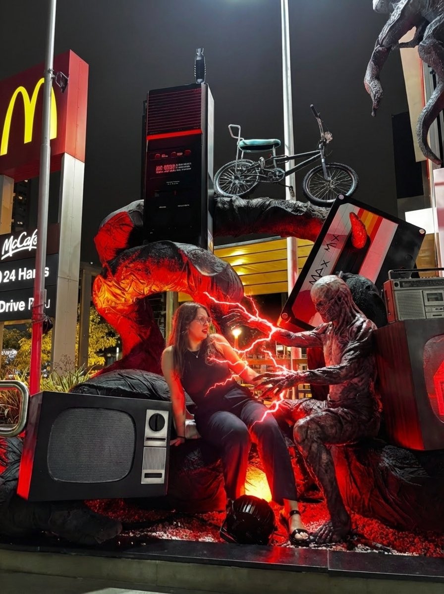 fui num date com o vecna no <a href="/McDonalds_BR/">Méqui</a> e ele ficou brabo cmg pq eu n quis dividir minhas batatinhas com ele