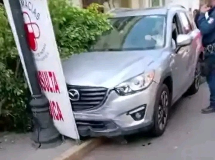 PoderNoticiaPue's tweet image. #Tulancingo #Hidalgo 💥
🚨El conductor de un vehículo, perdió el control y terminó sobre la banqueta que corresponde a la calle Independencia en #Tulancingo, #Hidalgo. 

#PoderNoticiaPue 🗣️📰💯