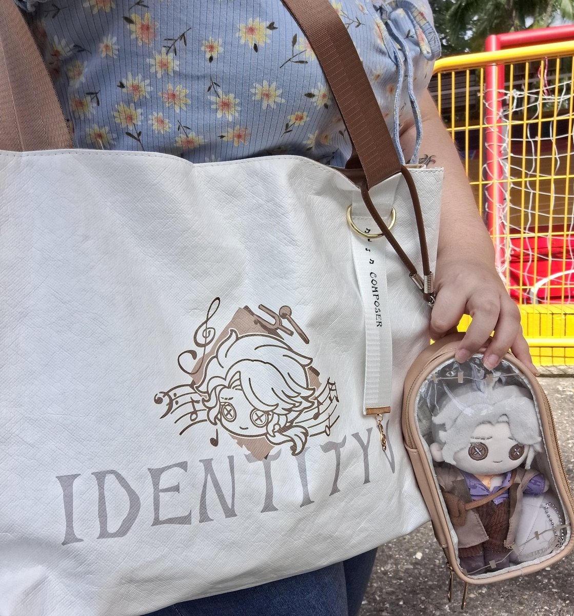 kreiburgcito's tweet image. this is easier said than done but here&apos;s what i think of that helps me:

YOU ONLY LIVE ONCE!
i used to be scared before too, but living a life in fear when i could be having the most fun ever is not a life i want to live.. and trust me, i AM having the most fun ive had in ages!!