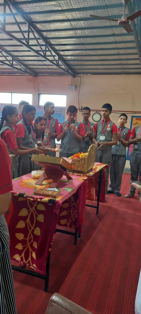 VapiAshram's tweet image. #श्रीमद्भगवद्गीता जयंती‌ कार्यक्रम #वापी आश्रम 2025
************************
परमपूज्य श्री सदगुरुभगवान की‌ करुणा कृपा व शुभाशीष से सेवाकार्य‌ Gyan Ganga School #Vapi मे
संपन्न हुआ जिसमें दसवी और बारहवी के विद्यार्थियों ने लाभ लिया सबकी सेवा व सहयोग को साधुवाद🙏🕉️