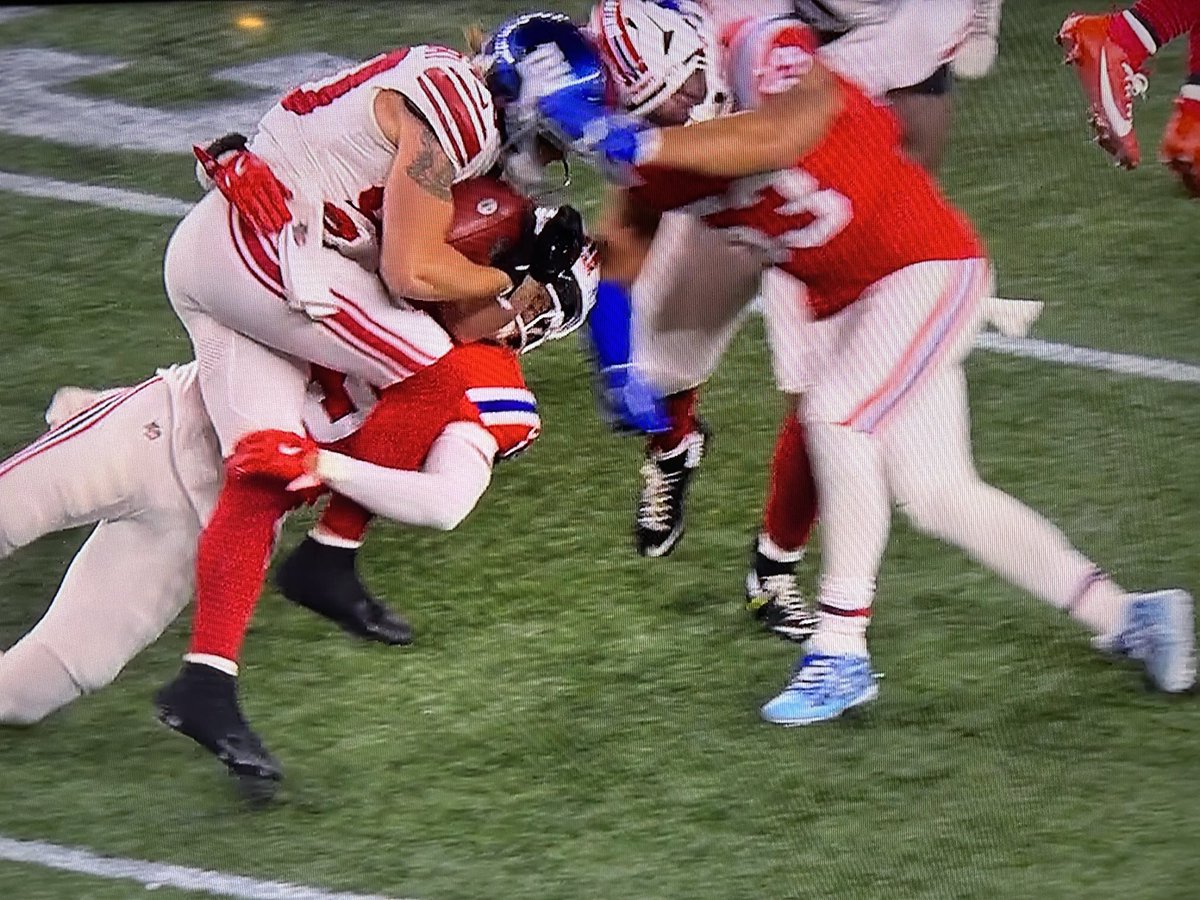 Pats’ Elliss w helmet-to-helmet on Giants returner Olszewski, knocked from gm. No penalty. Hey NFL, brain concern?😂