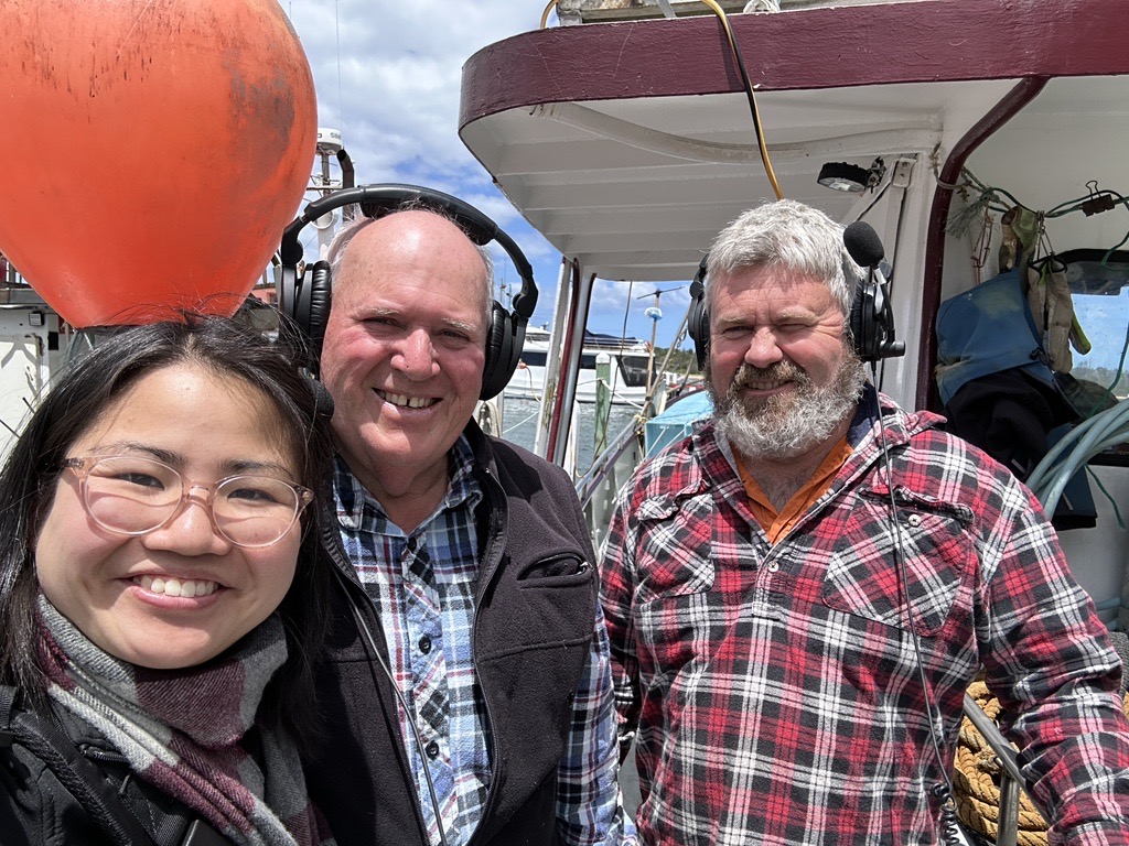 Warwick_Long's tweet photo. Today's Country Hour crew:

Angus out at Watchem
Annie out at a cherry orchard at Wangaratta
Faith on a boat at Lakes Entrance
and Timu at Werrimull in the sunshine! https://t.co/mlRPofqPta